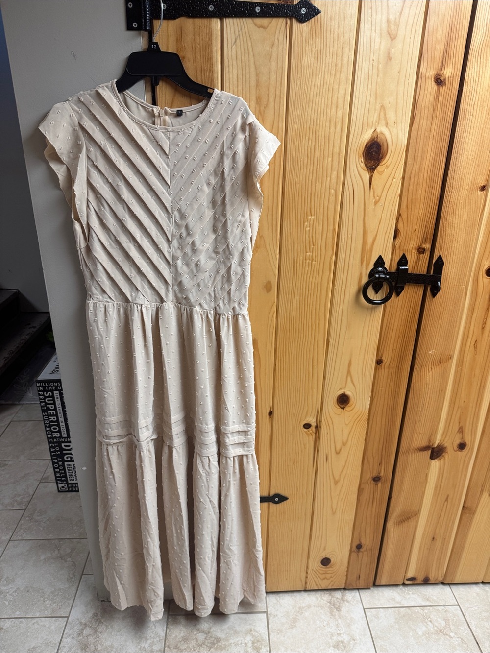 SHEIN Cream Textured Pleated Cap-Sleeve Maxi Dress